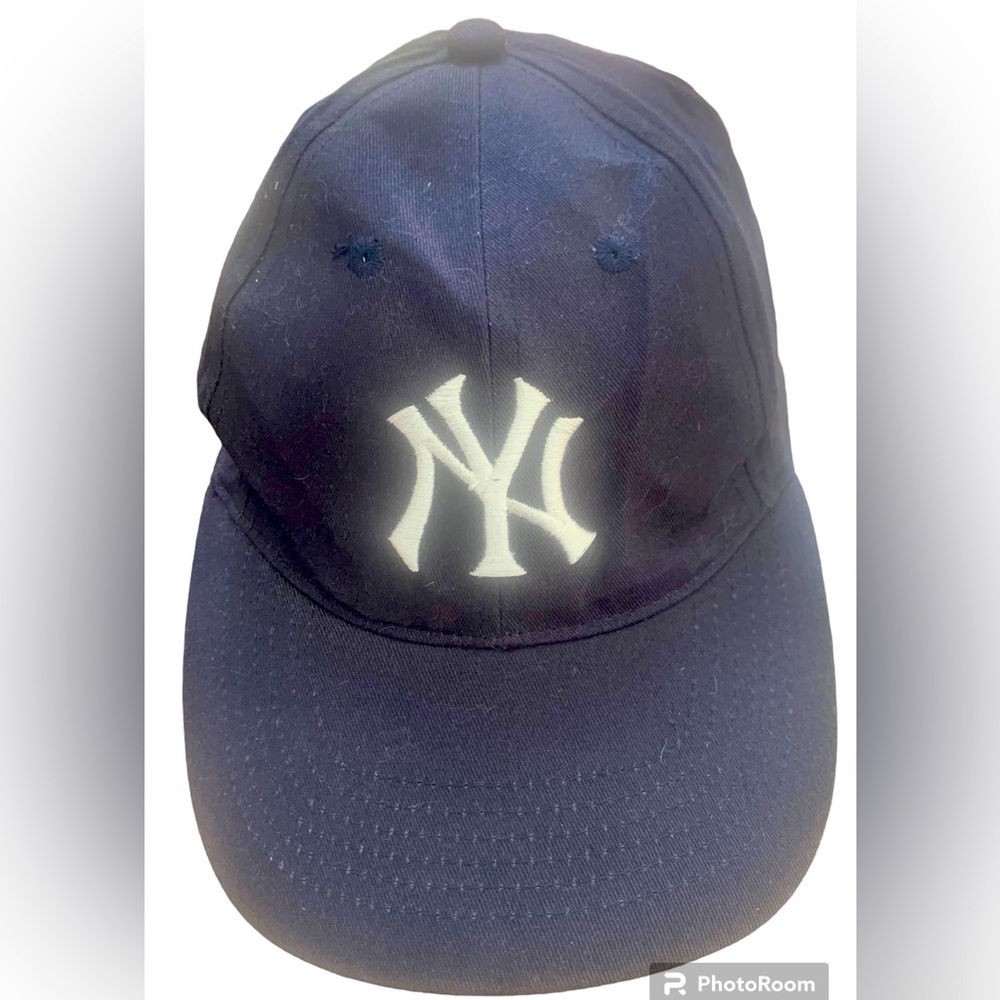New York Yankee’s Baseball Cap, Embroidered Logo, Adjustable hat.